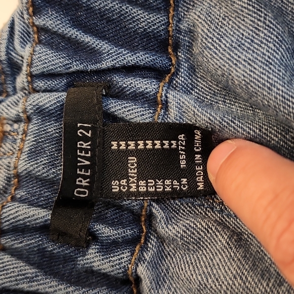 Forever 21  Size medium paper bag waste shorts  E57 - Picture 4 of 6